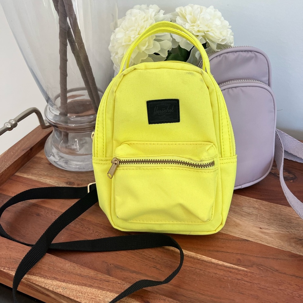 Mini Herschel 🌸 super cute!☀️